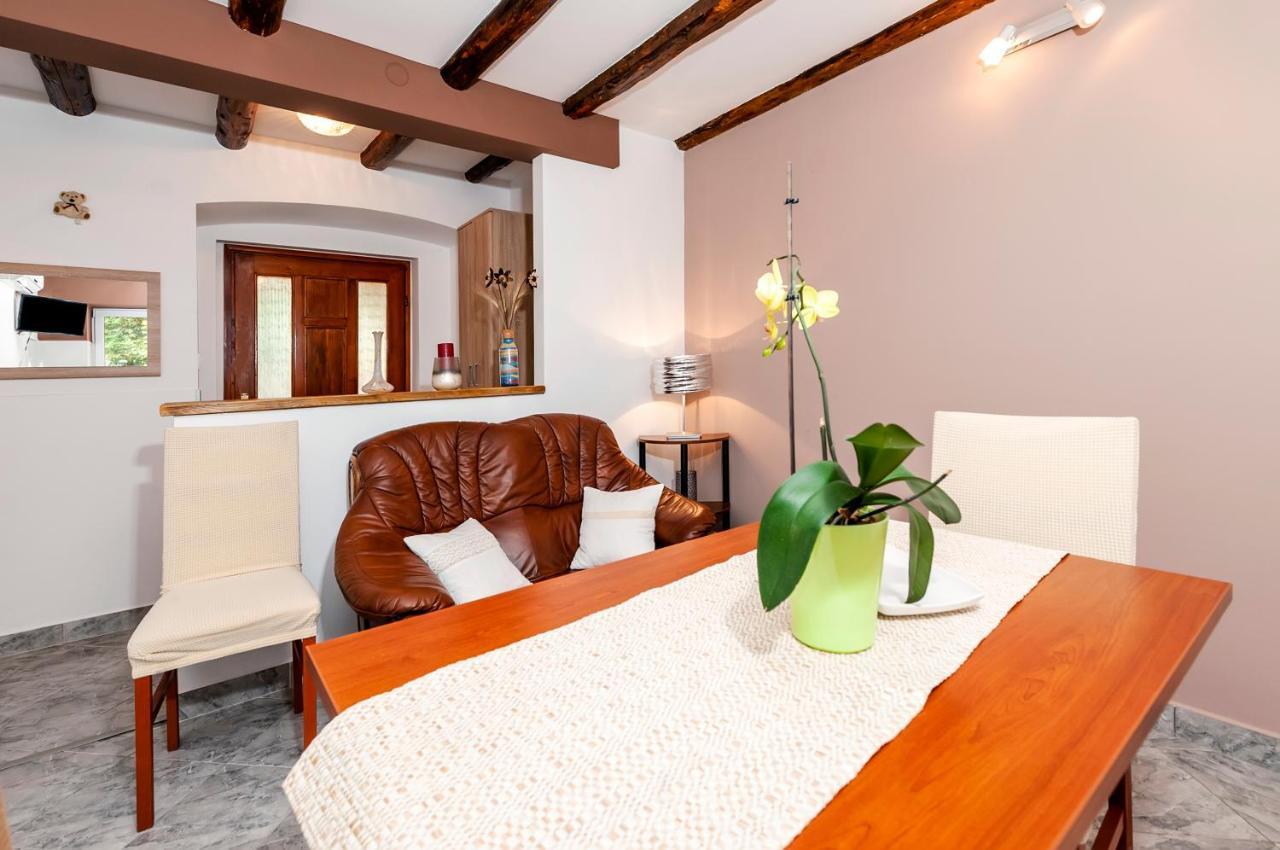 Apartment Pino Bale Exterior photo
