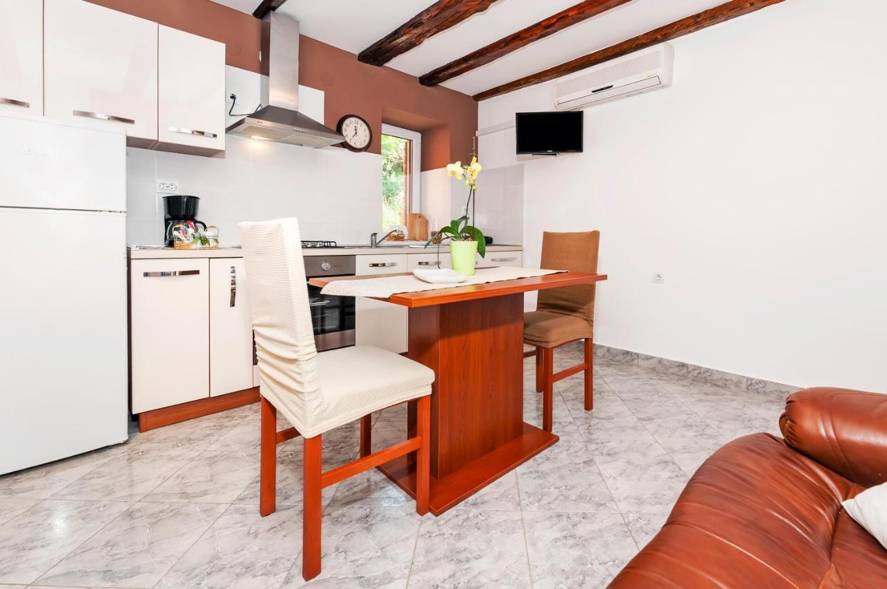 Apartment Pino Bale Exterior photo