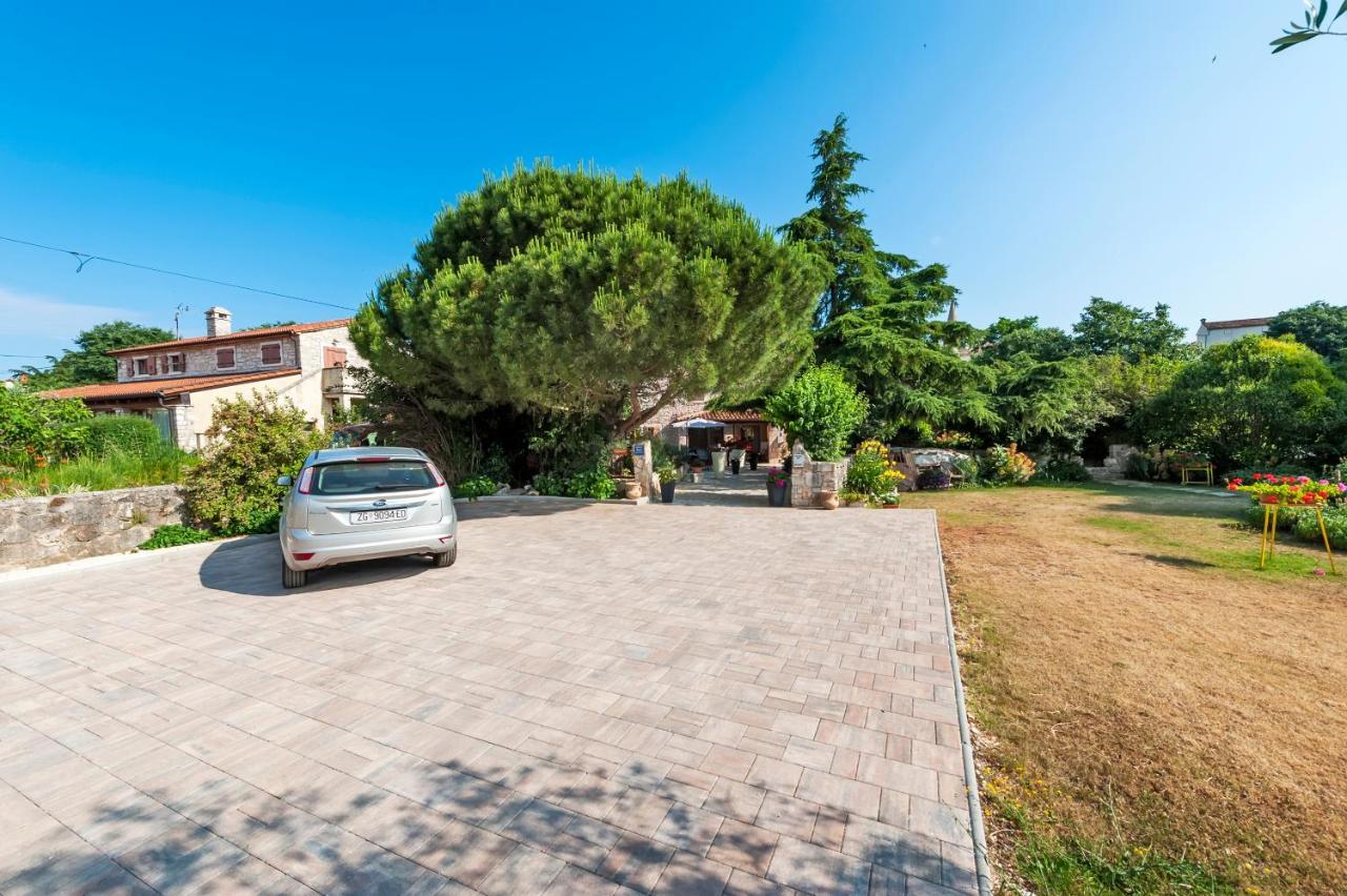 Apartment Pino Bale Exterior photo