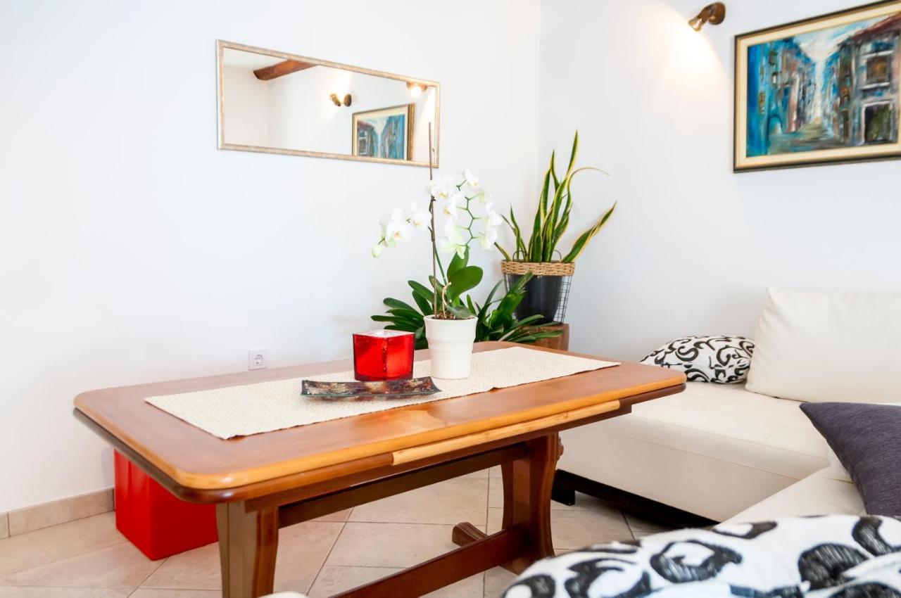 Apartment Pino Bale Exterior photo